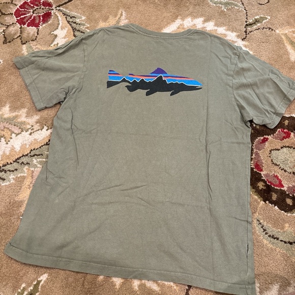 Men's Patagonia Olive Graphic T-Shirt - Picture 1 of 2